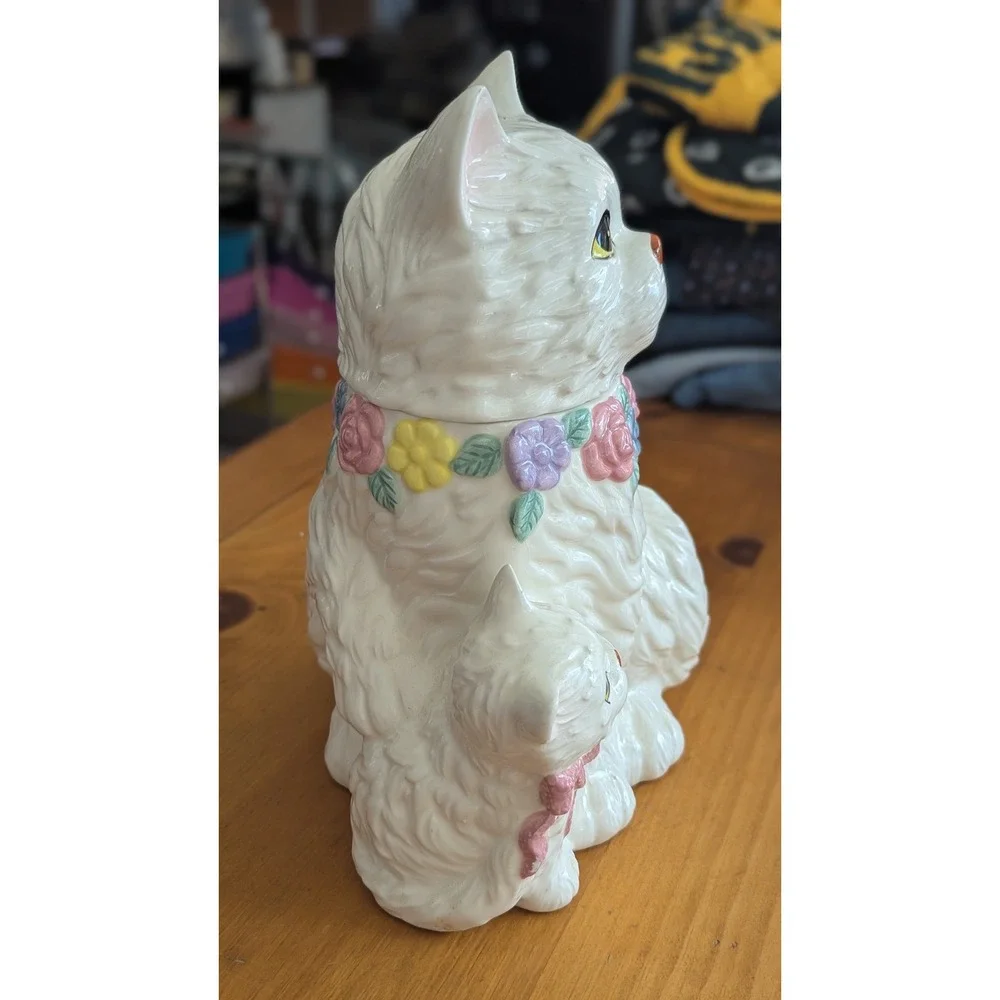 Rare Savoy Housewares Vintage White Persian Cat and Kitten Ceramic Cookie Jar